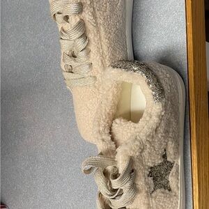 Women's UNIONBAY Emmi Faux Fleece Casual Sneaker with Glitter Accent Size 10